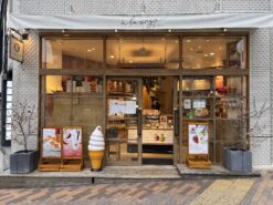 この夏、神戸トアロード店に来たら・・・店舗限定の暑さが吹き飛ぶ、アレを頼むべし🍎🍎🍎